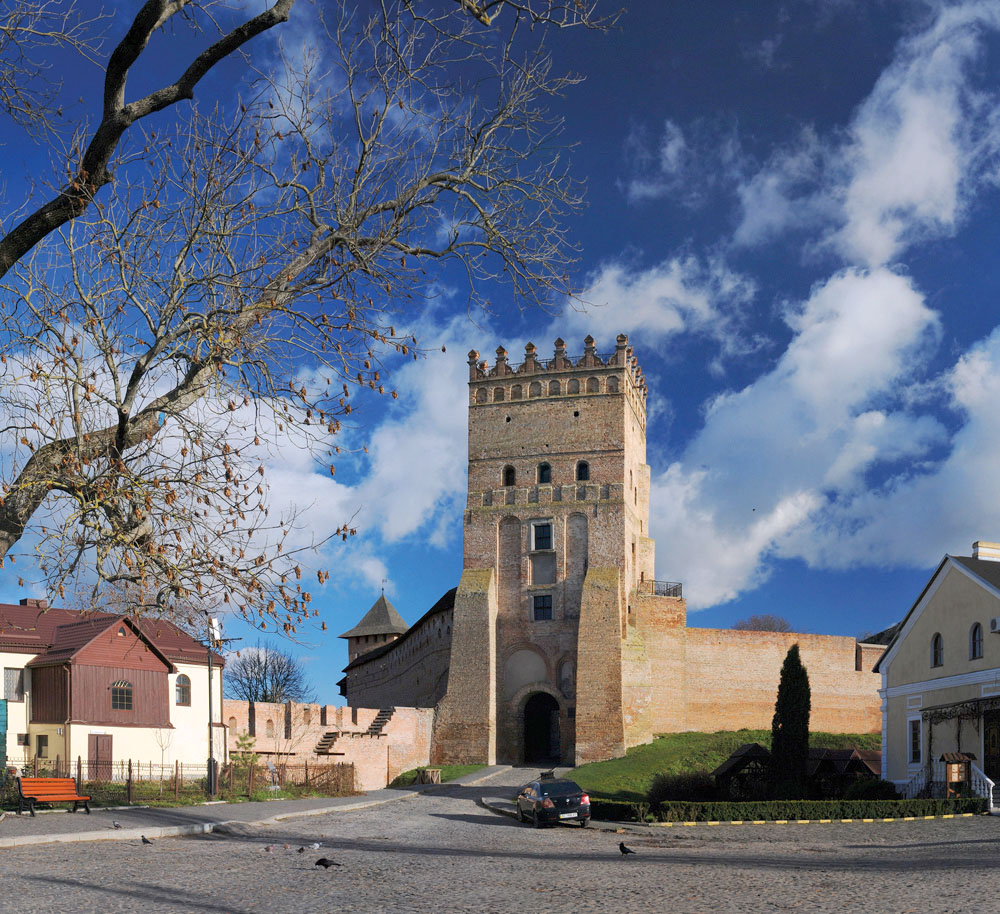 В'їзна вежа Луцького замку. 14-15 ст.